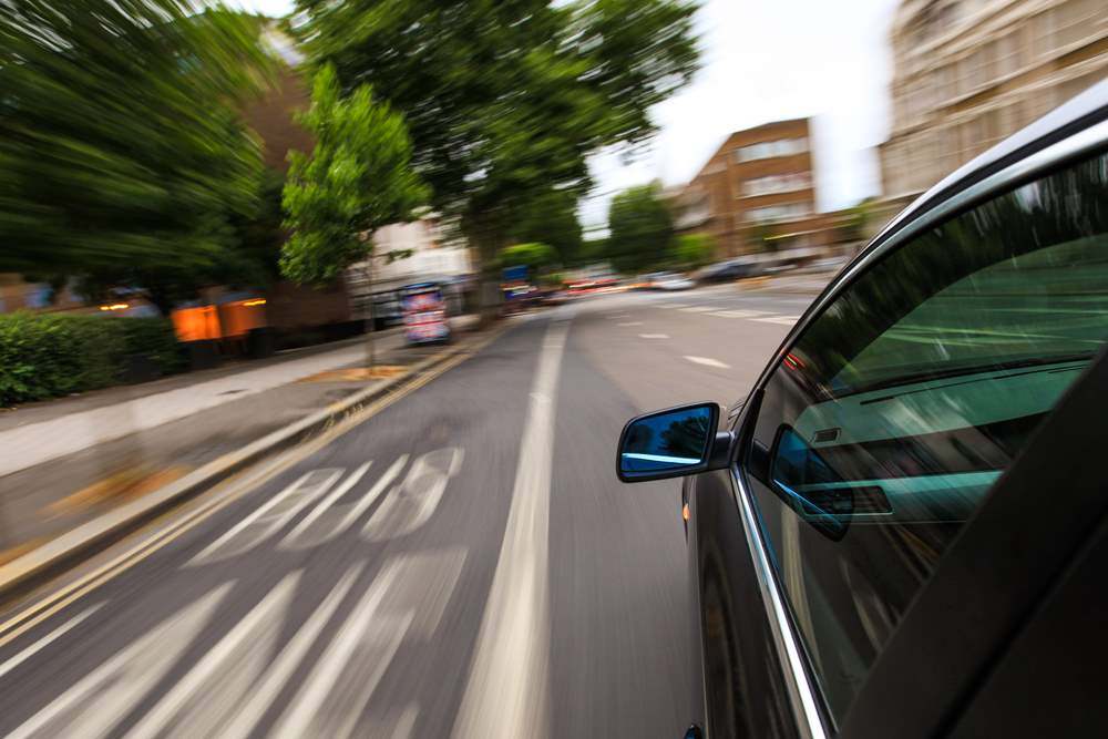 ¿Qué papel puede jugar el exceso de velocidad en un accidente de coche?