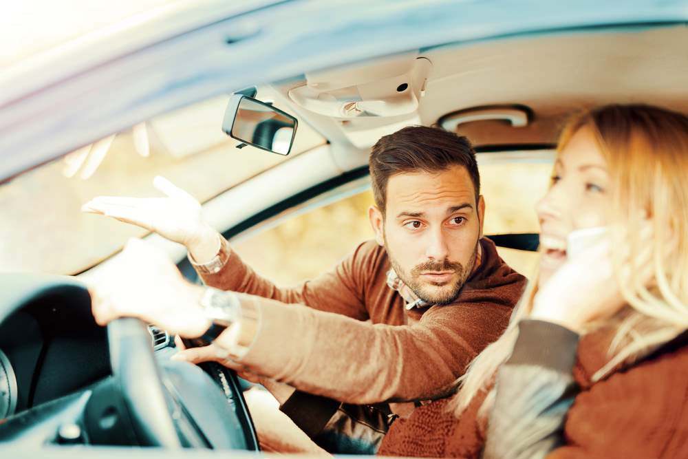 ¿Qué Debo Hacer si Otra Persona Estaba Conduciendo Mi Coche Durante un Accidente de Tráfico?