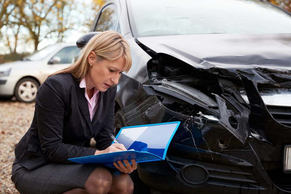 ¿Qué tipo de factores pueden afectar el valor de una reclamación por accidente de coche?