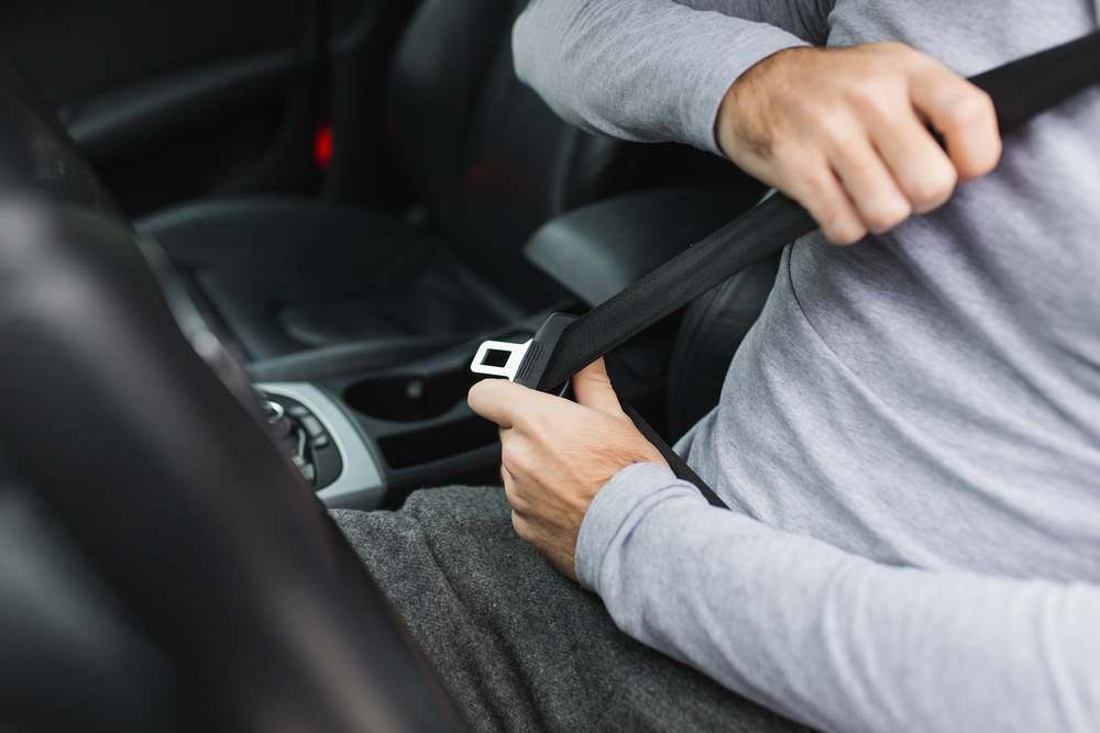 ¿Qué pasa si no llevaba puesto el cinturón de seguridad en el momento de mi accidente de coche?