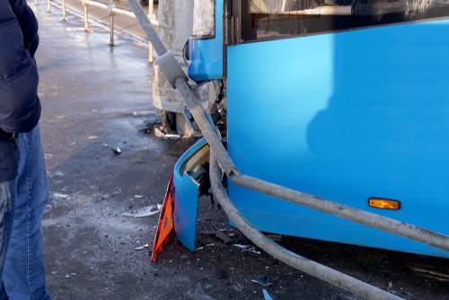 ¿Cuántos accidentes de autobús escolar ocurren al año?