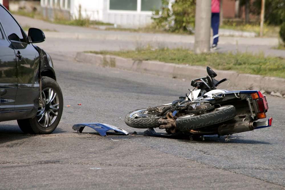 ¿Qué Debo Hacer en el Lugar de un Accidente de Motocicleta?