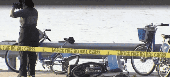 Mujer Hospitalizada Después de que un Vehículo de 3 Ruedas Impacta a Ciclistas en el MacArthur Causeway
