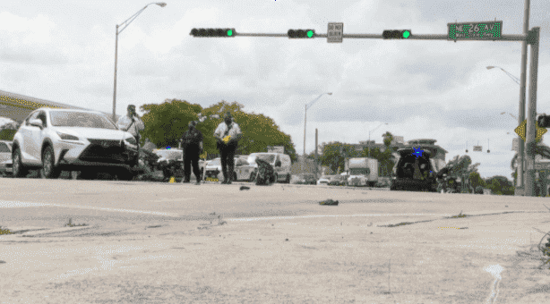 SUV Driver Colisiona Con Oficial de Motocicleta en Miami Beach