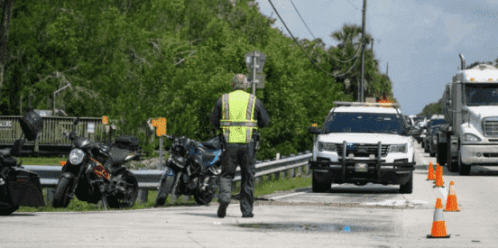 Dos motociclistas llevados al hospital tras un accidente en el este del condado de Collier