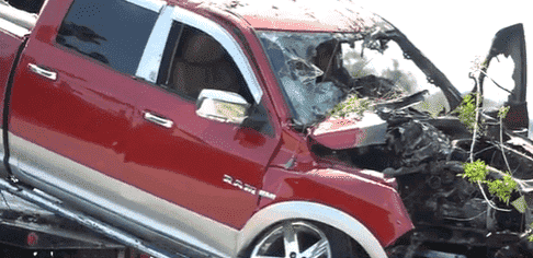 Dos heridos tras el choque de un camión contra un poste de electricidad en Immokalee Road