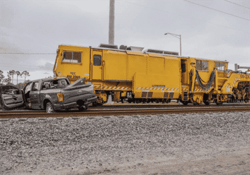 Uno Gravemente Lesionado En Accidente Involucrando Tren Y Camión