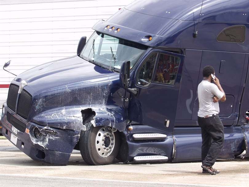 ¿Puede Demandar por Dolor y Sufrimiento Después de un Accidente de Camión?