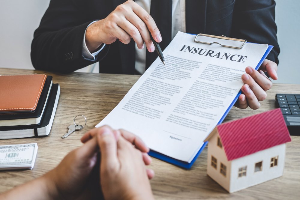 Seis consejos para tratar con un ajustador de seguros por daños por granizo