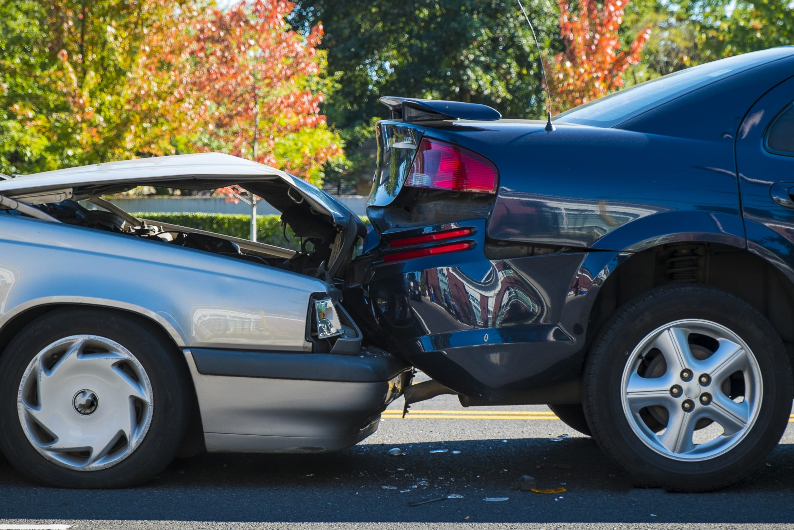 ¿Puedo manejar mi propio caso de accidente automovilístico sin un abogado en Orlando, FL?