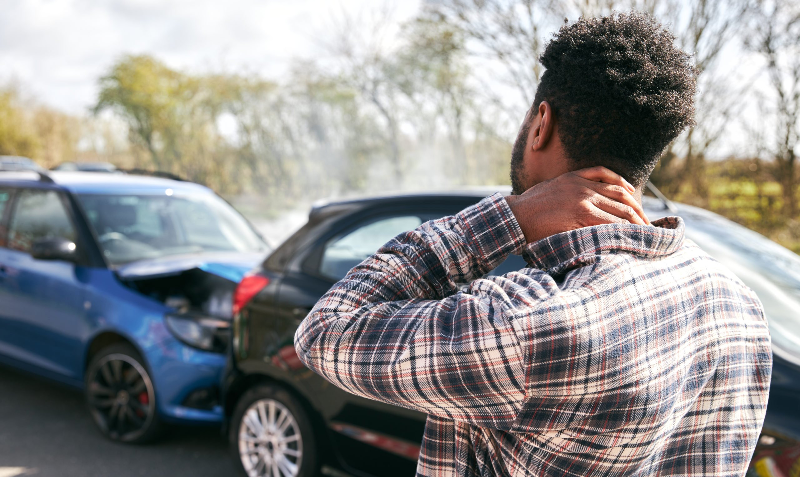 ¿Qué debo hacer si estoy involucrado en un accidente de auto?