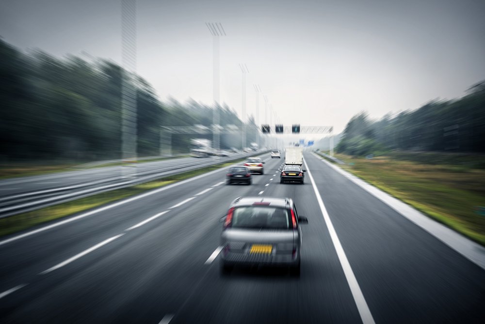 Exceso de Velocidad y Conducción a Distancia Corta en Florida: Entendiendo las Leyes y Consecuencias