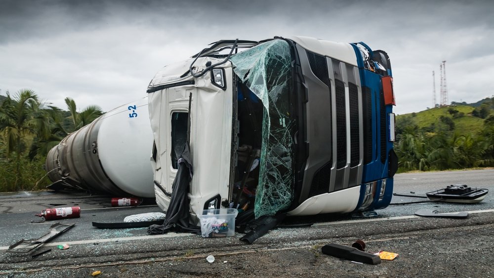 ¿Cómo puede un abogado de accidentes de camiones en Fort Lauderdale ayudarme con mi caso?