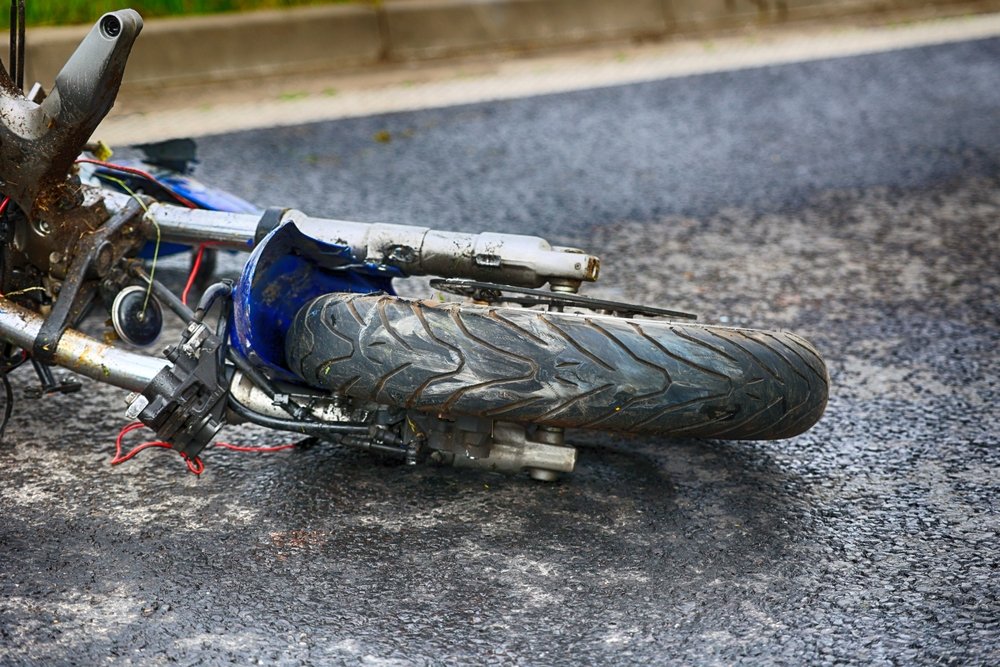 ¿Puedo Demandar Si un Defecto en la Carretera Causó Mi Accidente de Motocicleta en Fort Myers?