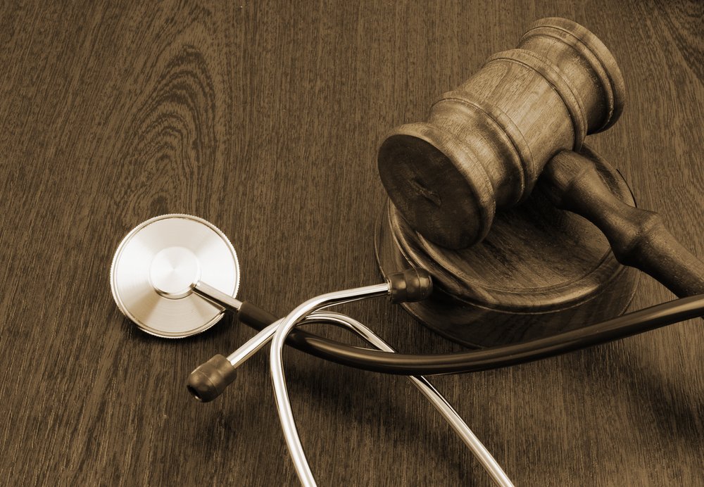 ¿Cómo Afecta la Negligencia Comparativa Mi Caso de Mala Praxis en Florida?