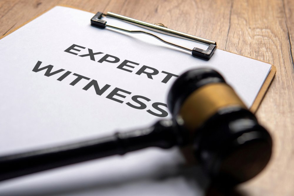 ¿Necesito testigos expertos para mi caso de negligencia en Florida?