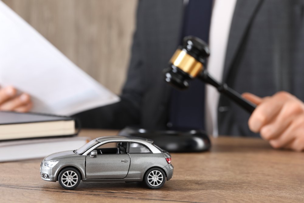 ¿Cómo encuentro un experto en reconstrucción de accidentes para mi caso de accidente de coche en Miami?