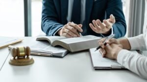 How Soon After a Tampa Trucking Accident Should I Contact a Lawyer?