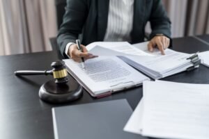 How Are Personal Injury Settlements Negotiated in Naples?