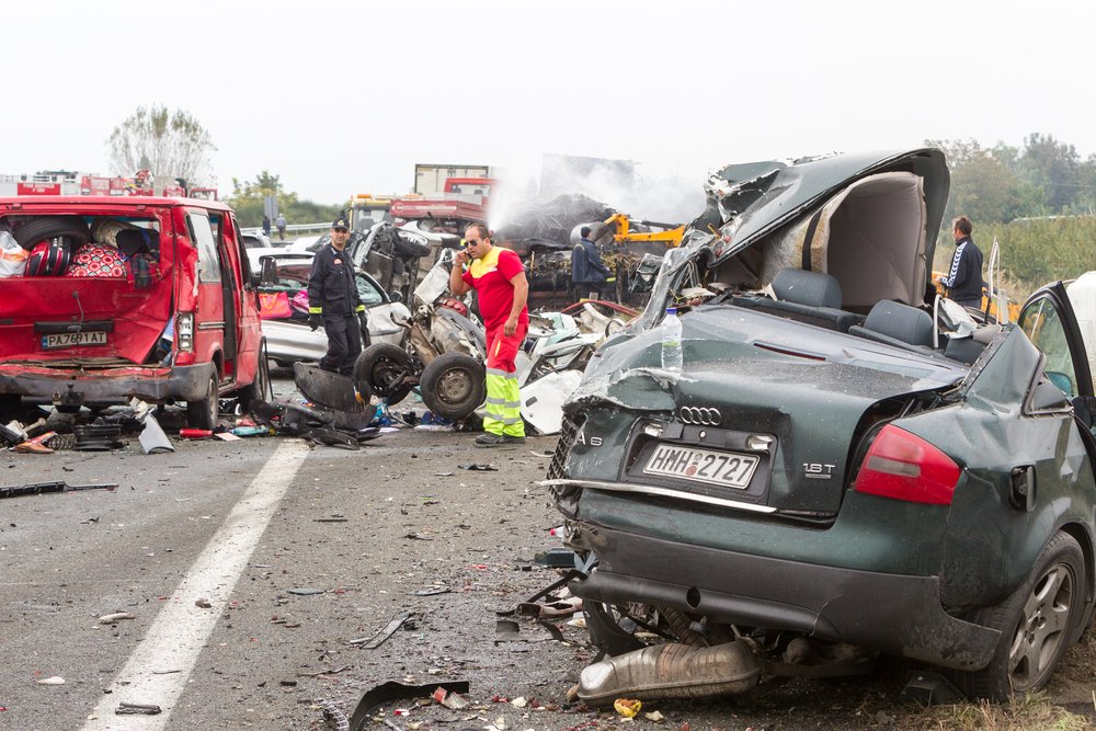 How Do Miami Lawyers Handle Multi-Car Pileups Caused by Trucks?